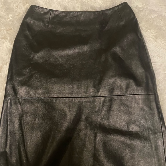 Beautiful MaxMara leather skirt - Picture 8 of 13